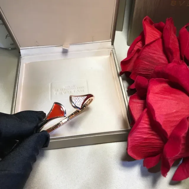 Van Cleef & Arpels ذهب أحمر سوار مفتوح نقشات على شكل مروحة 2
