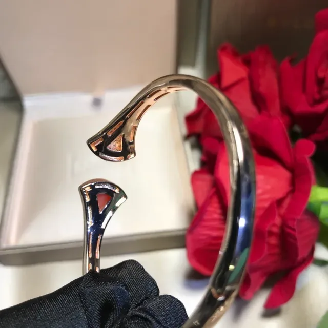 Van Cleef & Arpels ذهب أحمر سوار مفتوح نقشات على شكل مروحة 4