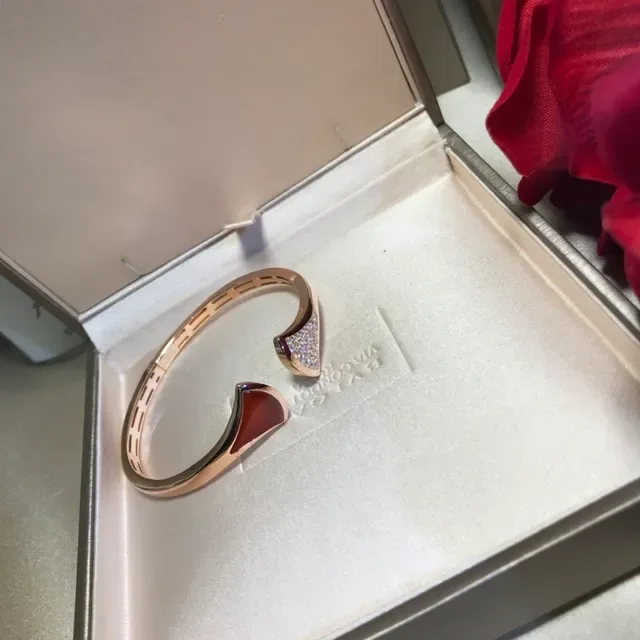 Van Cleef & Arpels ذهب أحمر سوار مفتوح نقشات على شكل مروحة 5