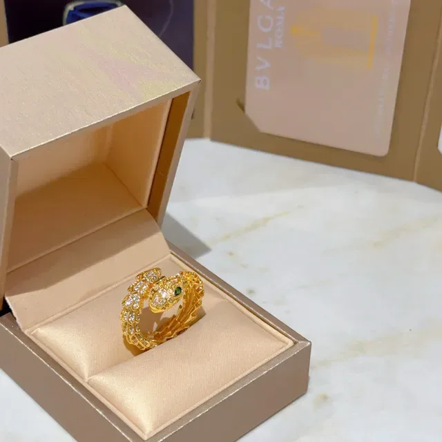 Van Cleef & Arpels Serpent Bohème 金 Pavé 祖母绿眼睛 戒指 3