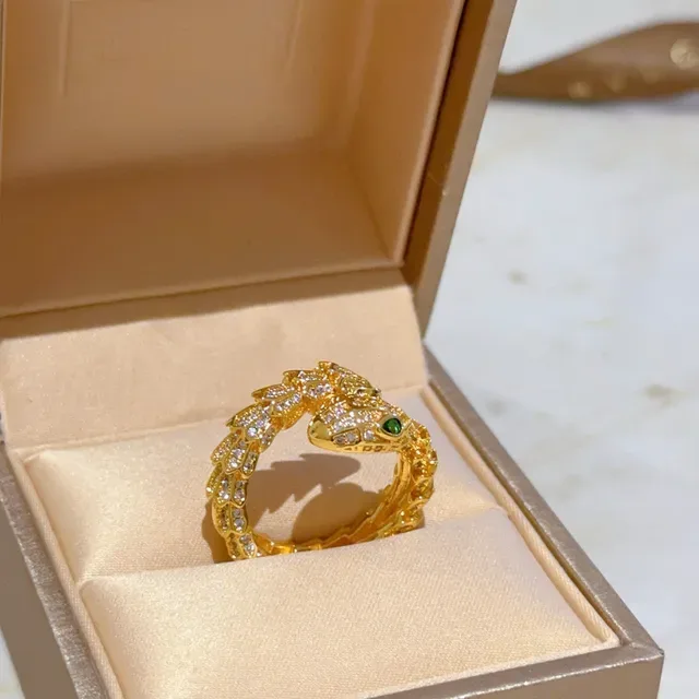 Van Cleef & Arpels Serpent Bohème 金 Pavé 祖母绿眼睛 戒指 4