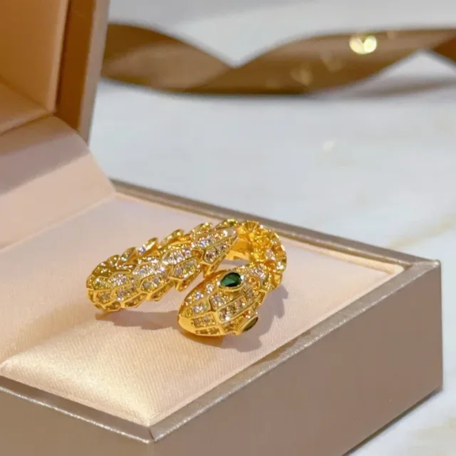 Van Cleef & Arpels Serpent Bohème 金 Pavé 祖母绿眼睛 戒指 6