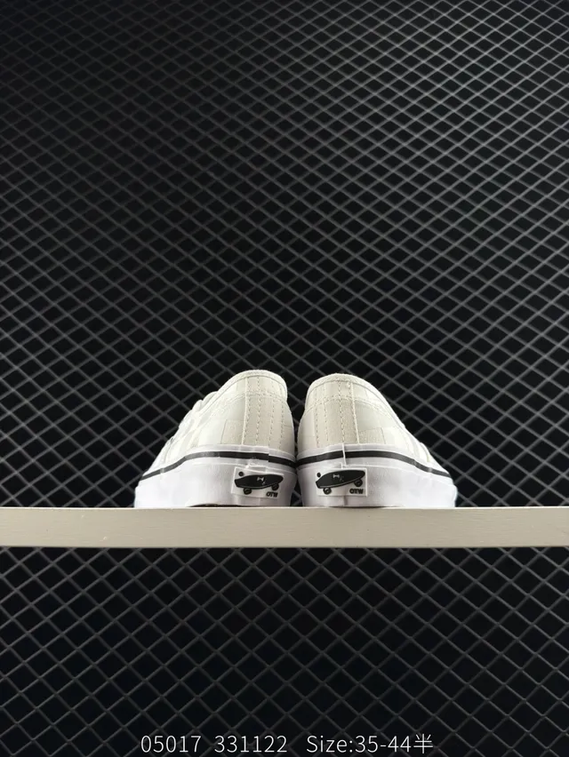 Vans 白黑棋盘格图案低帮滑板鞋 3