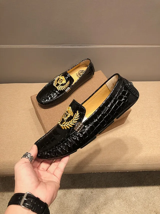 Versace Noir Doré Cuir Verni Embossé Crocodile Accents Métalliques Côtés Mocassin 3