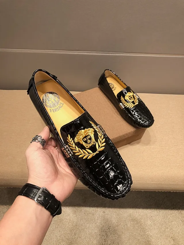 Versace Noir Doré Cuir Verni Embossé Crocodile Accents Métalliques Côtés Mocassin 8