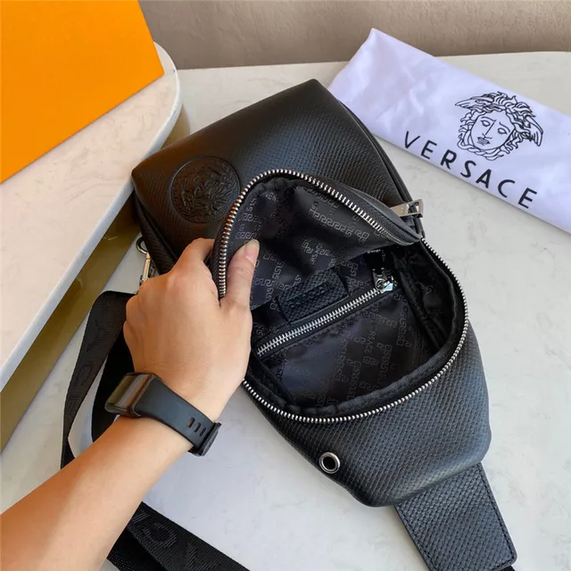 Versace Noir Argent Cuir à grain texturé Embossé Logo Médusa Sac Messager 4