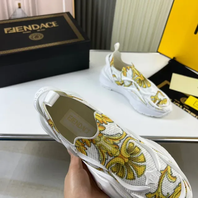 Versace Chain Reaction Baroque Print سنيكرز بيضاء سميكة 4