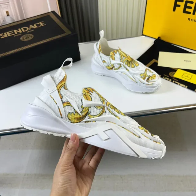 Versace Chain Reaction Baroque Print سنيكرز بيضاء سميكة 5