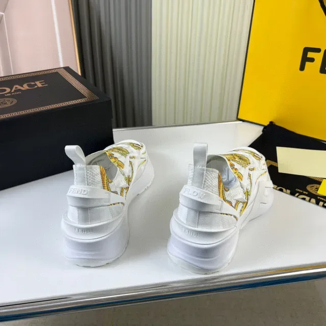 Versace Chain Reaction Baroque Print سنيكرز بيضاء سميكة 6