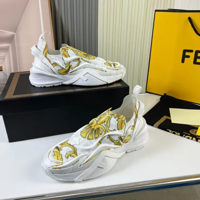 Versace Chain Reaction Baroque Print سنيكرز بيضاء سميكة 7