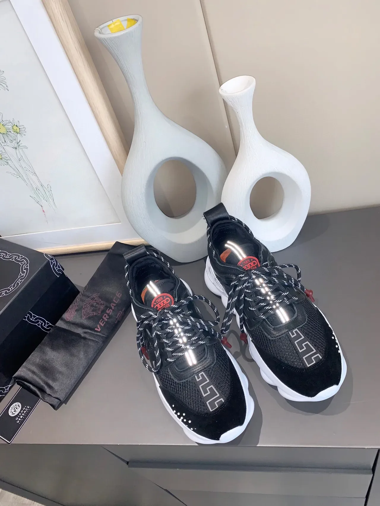 Versace Chain Reaction 黑白厚底运动鞋 4