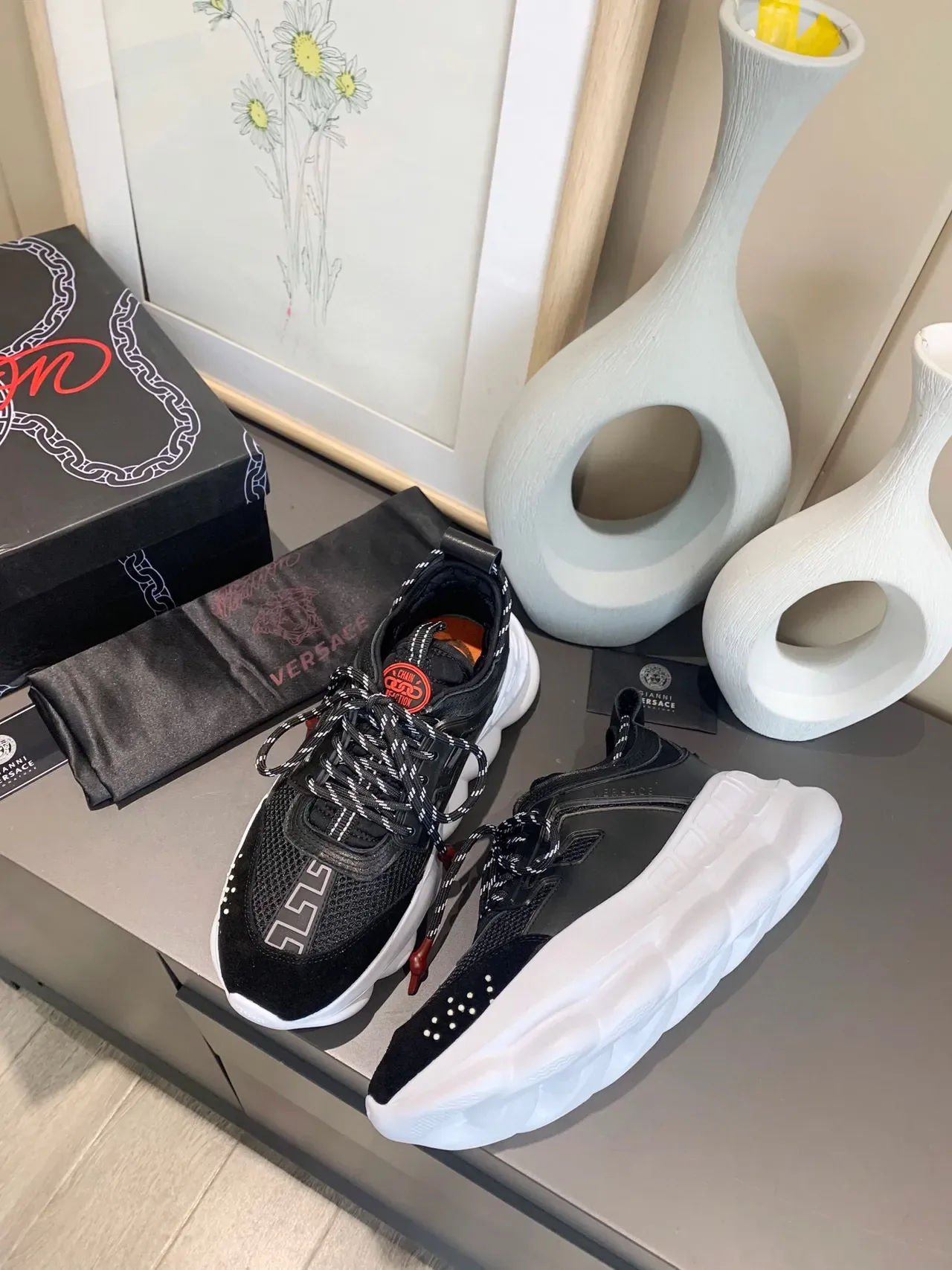 Versace Chain Reaction 黑白厚底运动鞋 5