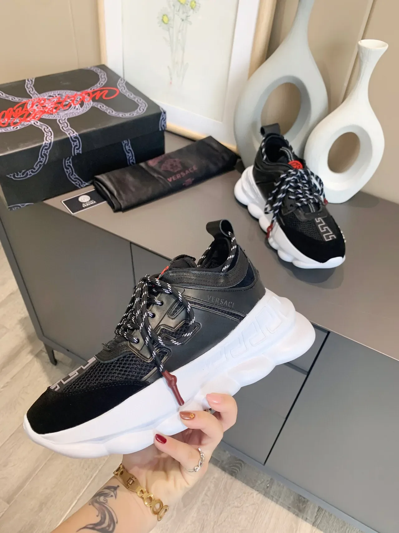 Versace Chain Reaction 黑白厚底运动鞋 6