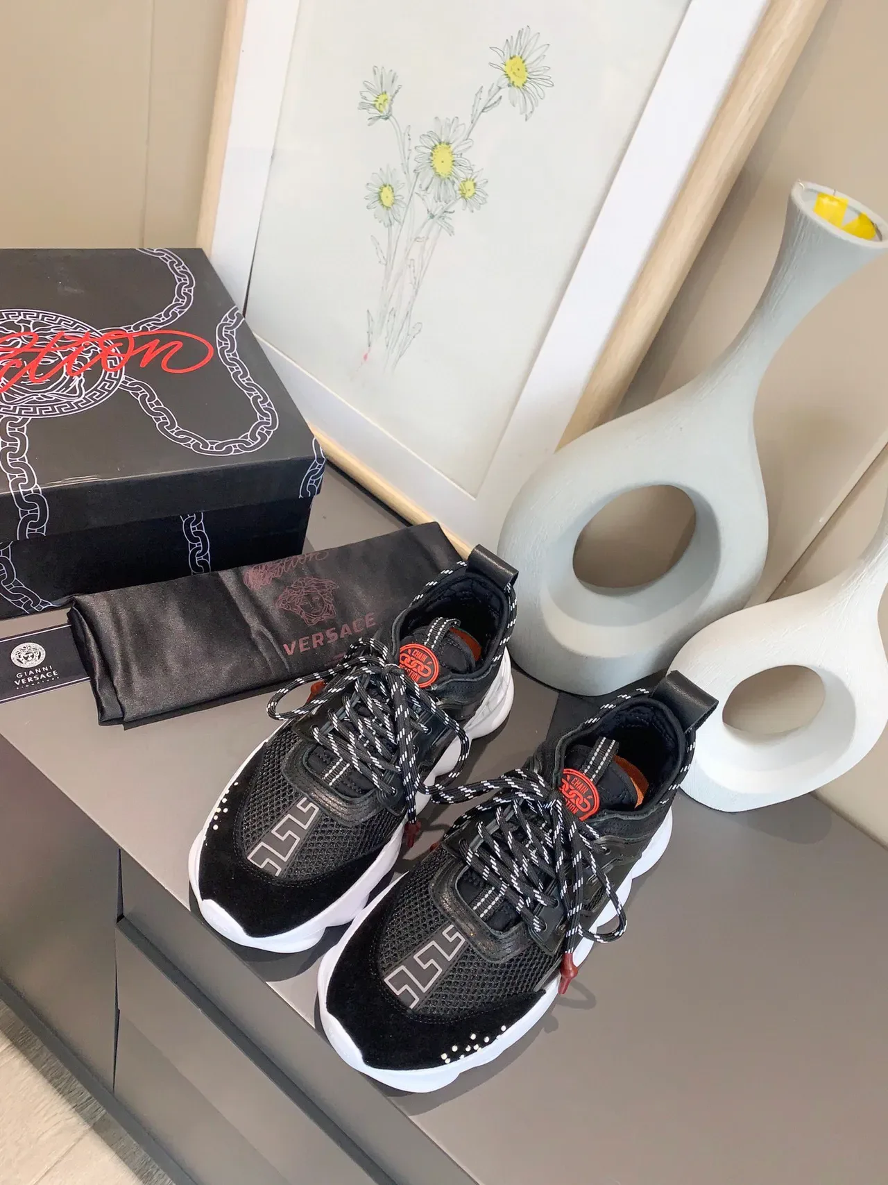 Versace Chain Reaction 黑白厚底运动鞋 7