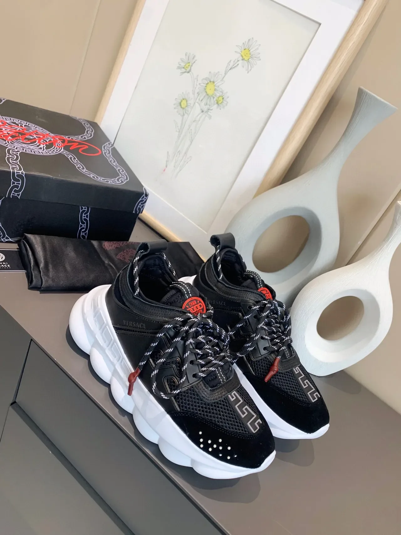 Versace Chain Reaction 黑白厚底运动鞋 9
