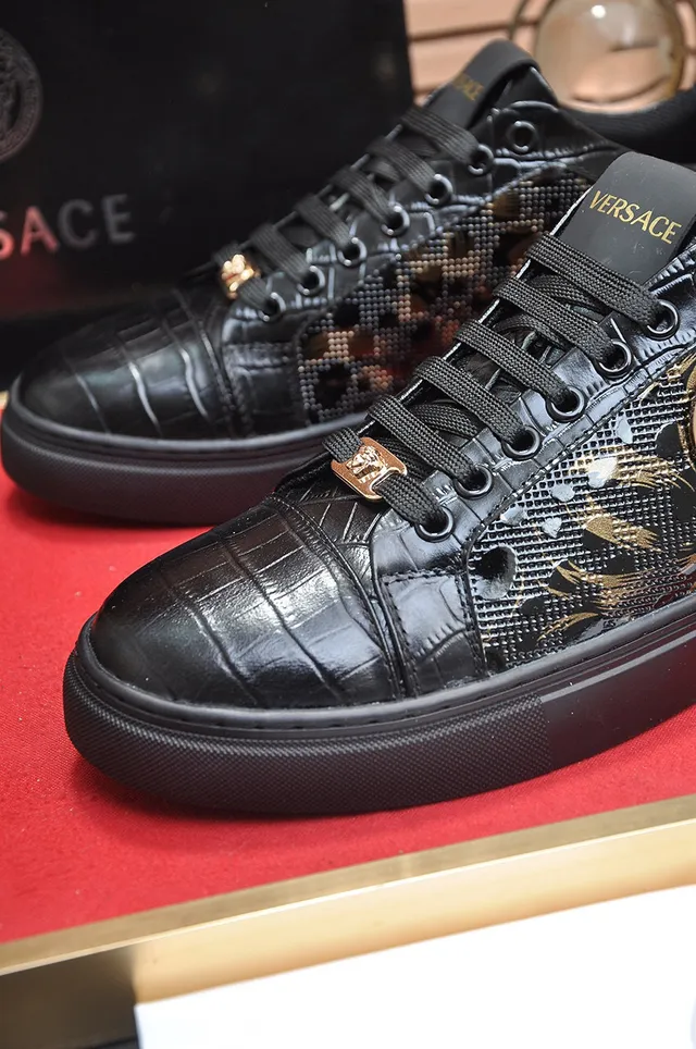 Versace Chain Reaction 黑色鳄鱼压纹 Gold Medusa 生活方式运动鞋 3