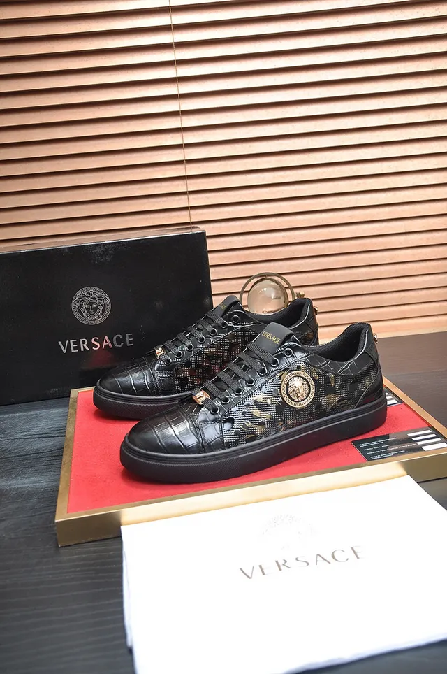 Versace Chain Reaction 黑色鳄鱼压纹 Gold Medusa 生活方式运动鞋 7