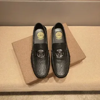 Versace Chain Reaction 黑色鳄鱼压花 Medusa 扣乐福鞋