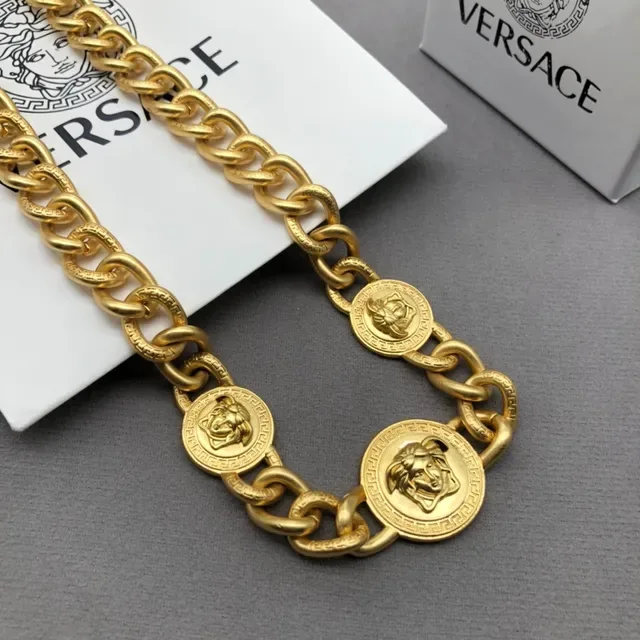 Versace Chain Reaction सोने की चंकी कर्ब मेड्यूसा हेड मेडेलियन्स हार 3