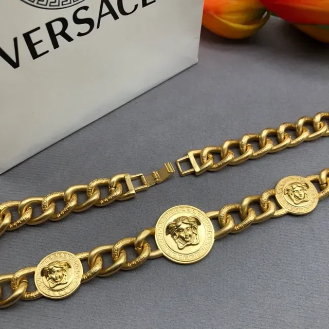 Versace Chain Reaction सोने की चंकी कर्ब मेड्यूसा हेड मेडेलियन्स हार 7