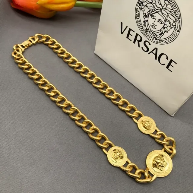 Versace Chain Reaction सोने की चंकी कर्ब मेड्यूसा हेड मेडेलियन्स हार 8