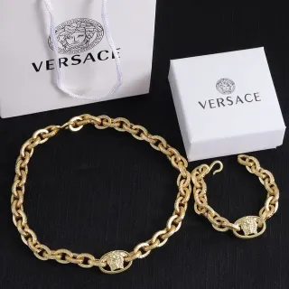 Versace Chain Reaction সোনালি Medusa Head নেকলেস