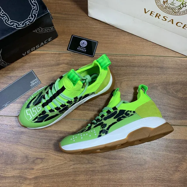 Versace Chain Reaction Zapatos chunky con estampado animal en color verde neón 5