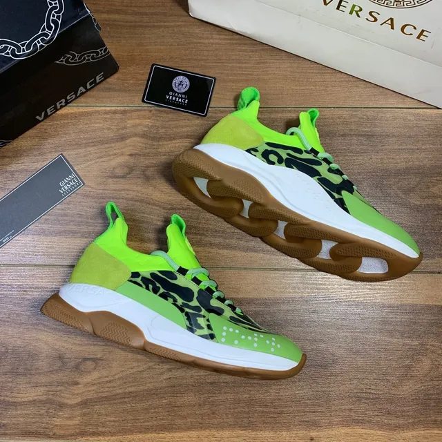 Versace Chain Reaction Zapatos chunky con estampado animal en color verde neón 7