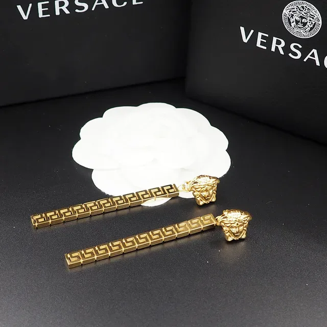 Versace Greca Cabeza de Medusa Pendientes de Gota con Llave Griega en Tono Dorado 2