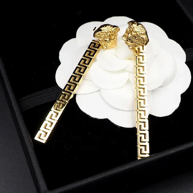 Versace Greca Cabeza de Medusa Pendientes de Gota con Llave Griega en Tono Dorado 3
