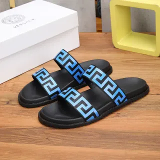 Versace Greca Odissea नीले और काले स्लाइड स्लिपर्स