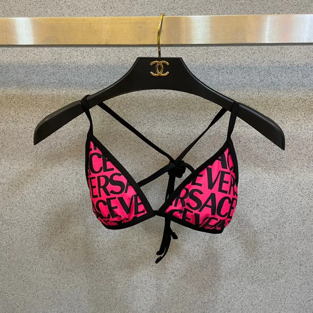 Versace Logo-Print 粉色黑色三角形泳装上衣 9