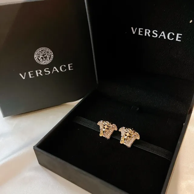 Versace Medusa نقشة الرأس الذهبية السوداء تفاصيل كريستال-بافيه أقراط 8