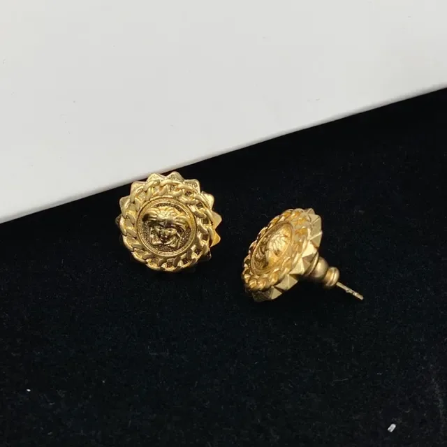 Versace Medusa Medallón Dourado Borda Scallop Brincos 3