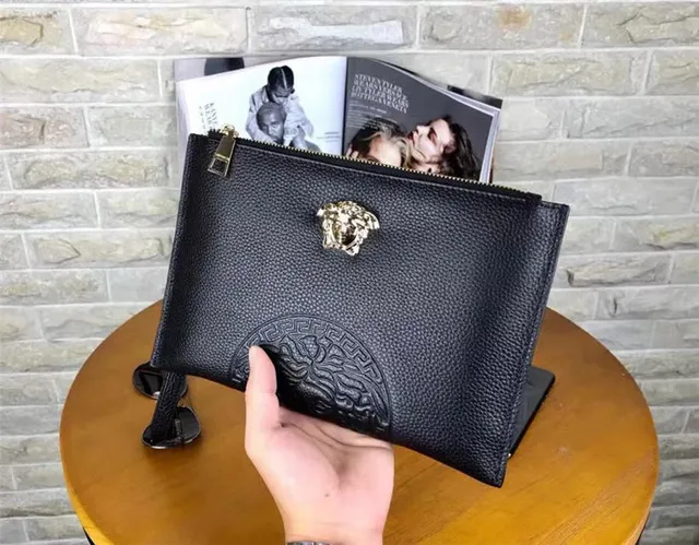Versace Medusa 黑色压纹皮革信封包 8