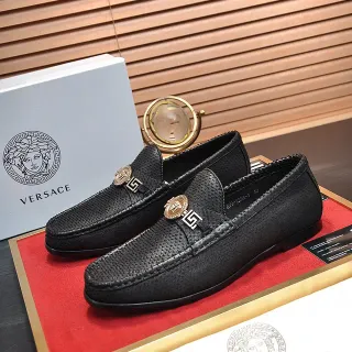 Versace Odissea Preto Dourado Couro Texturizado Medusa-Greca Medallion de Metal Loafer
