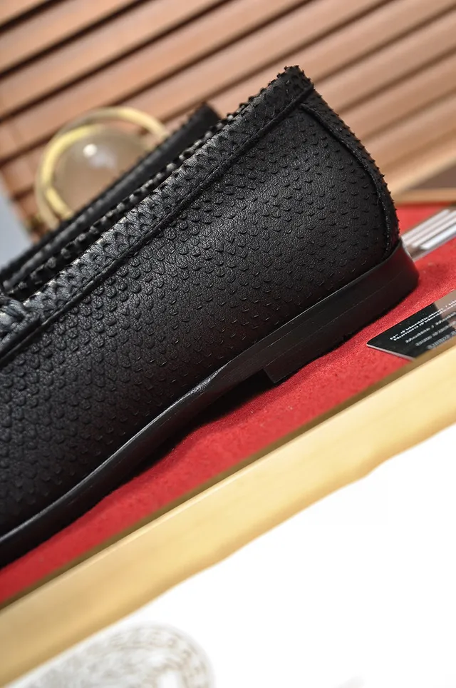 Versace Odissea Noir Doré Cuir Texturé Medusa-Greca Medallion métallique Loafer 2
