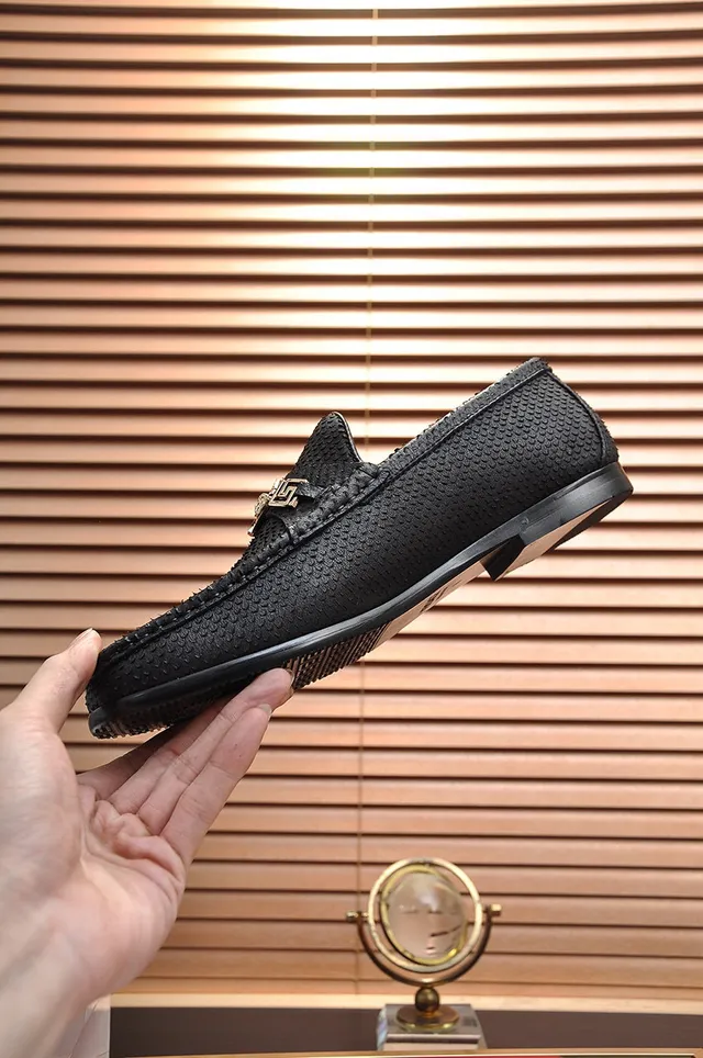 Versace Odissea Noir Doré Cuir Texturé Medusa-Greca Medallion métallique Loafer 6