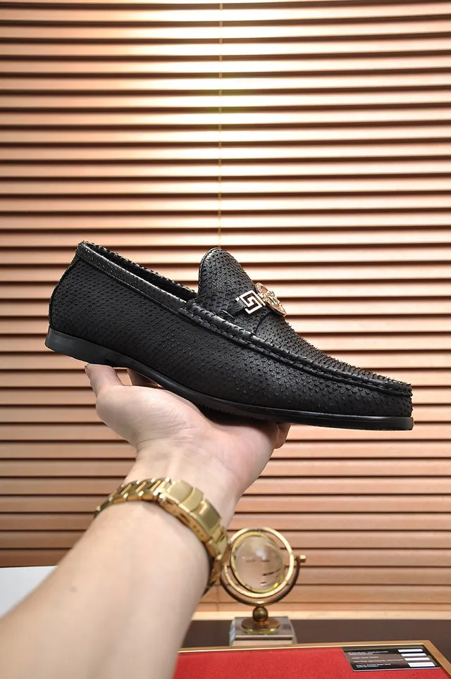 Versace Odissea Noir Doré Cuir Texturé Medusa-Greca Medallion métallique Loafer 7