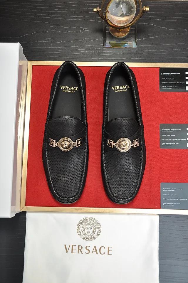Versace Odissea Noir Doré Cuir Texturé Medusa-Greca Medallion métallique Loafer 9