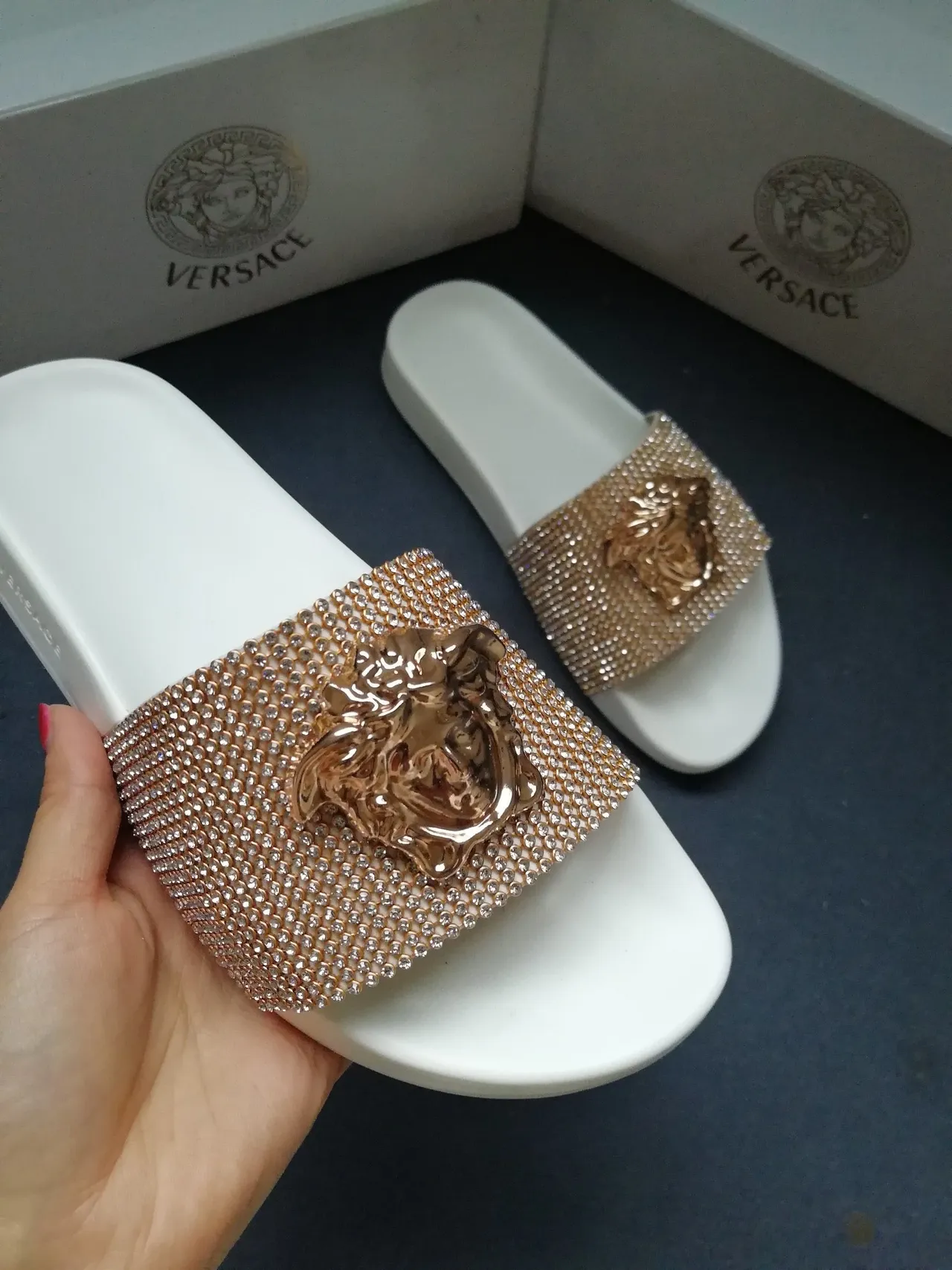 Versace Odissea সাদা সোনা Crystal-Pavé স্ট্র্যাপ Medusa Head স্লিপার 2