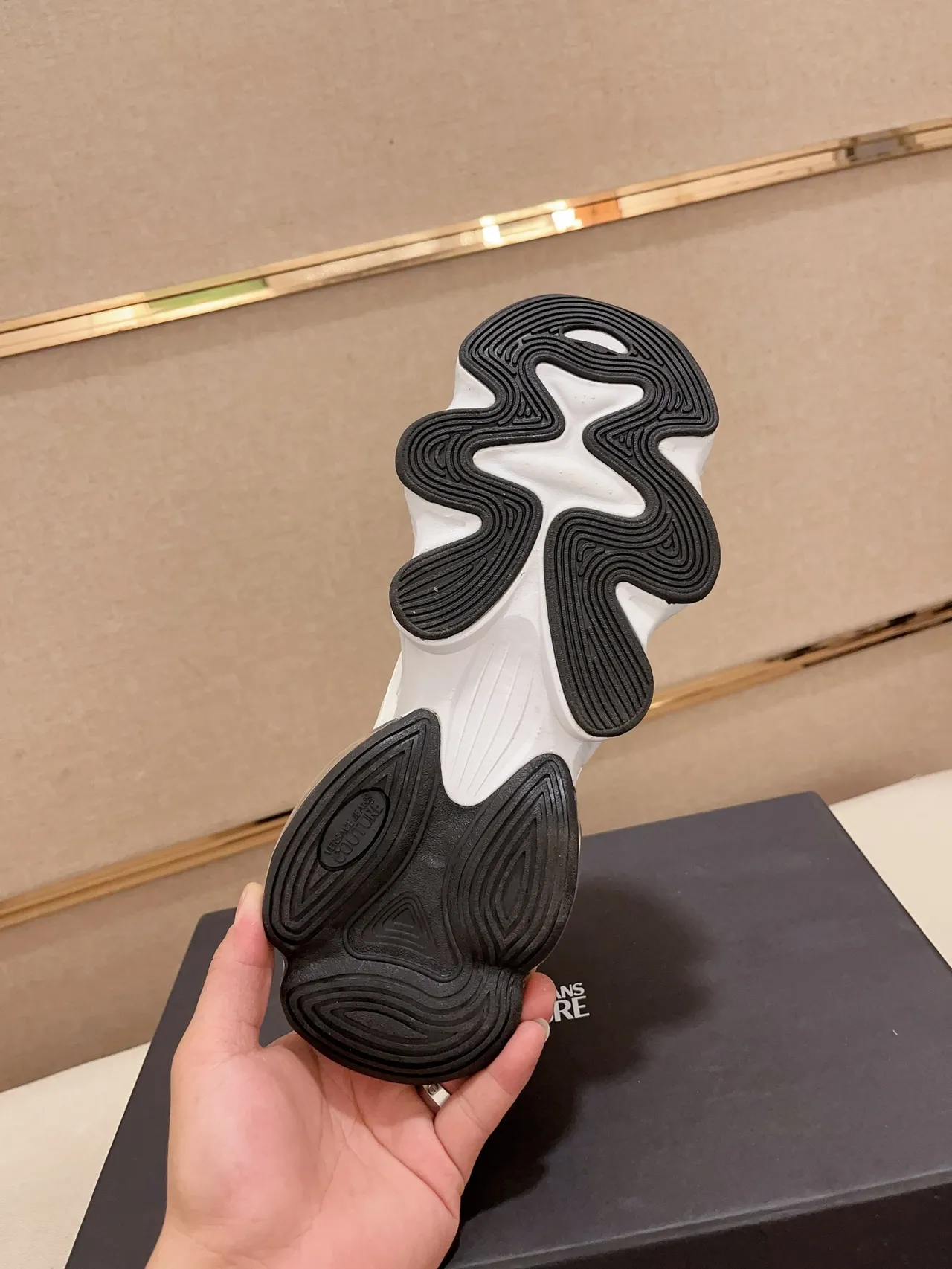 Versace 白蓝剪影混合材质鞋面厚底运动鞋 2