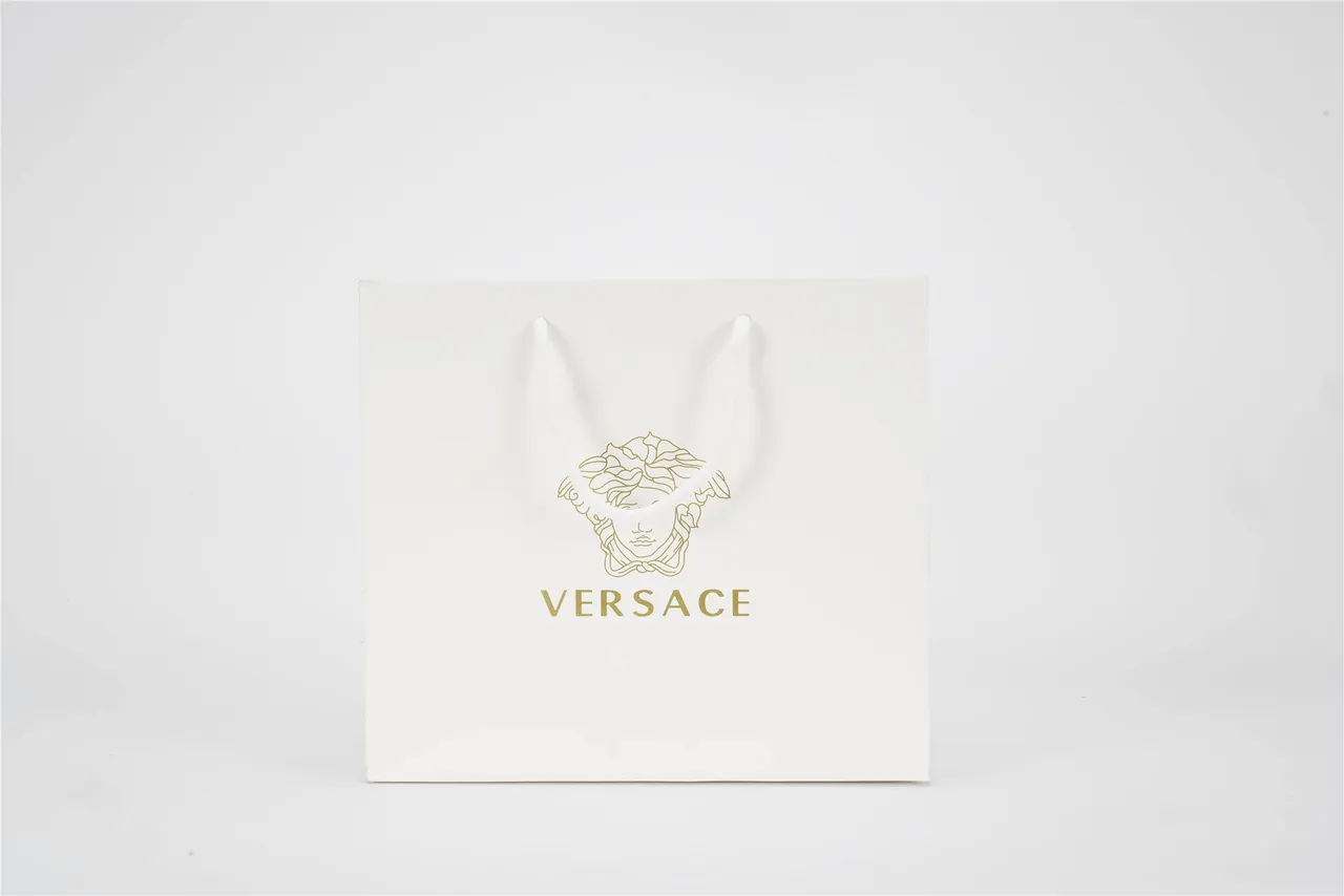 Versace 白金纸袋箔印美杜莎标志手提包 2