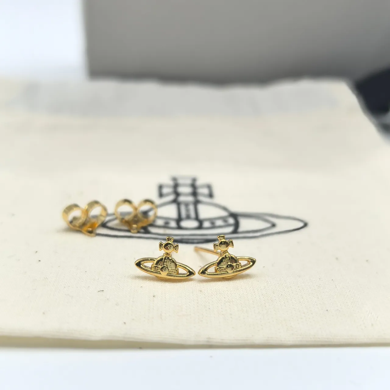 Vivienne Westwood Orb Gold Black Motif Stud Earrings 4