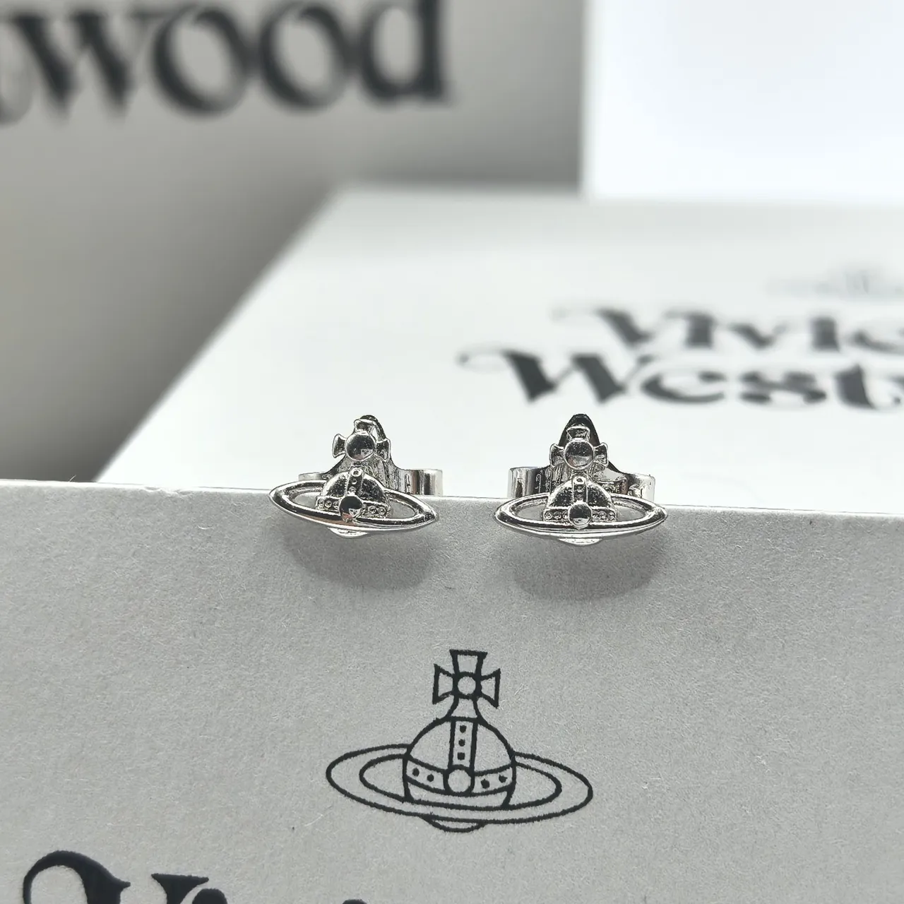 Vivienne Westwood Orb Gold Black Motif Stud Earrings 7