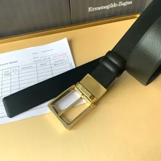 Ermenegildo Zegna काला सोने का टेक्स्चर्ड स्ट्रैप रिवर्सिबल कंस्ट्रक्शन लेदर बेल्ट