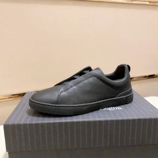 Zegna काला पेबल्ड लेदर स्लिप ऑन लाइफस्टाइल स्नीकर