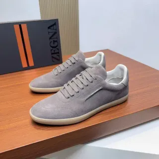Zegna ग्रे सuede मिनिमलिस्ट लाइफस्टाइल स्नीकर