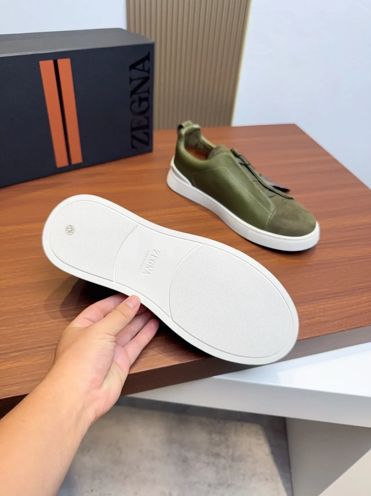 Zegna Tênis Lifestyle Verde Oliva Slip-On de Couro e Camurça 2