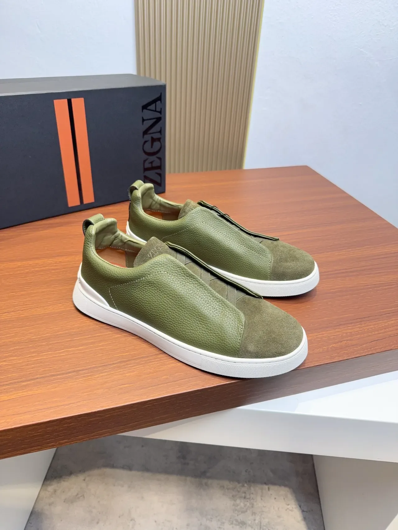 Zegna Tênis Lifestyle Verde Oliva Slip-On de Couro e Camurça 4